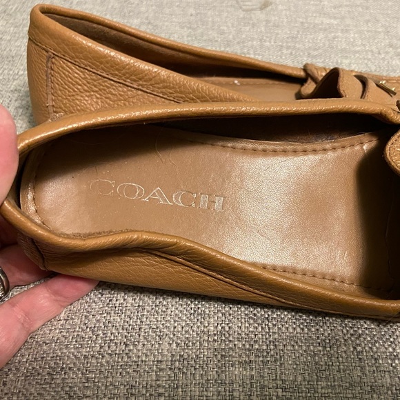 GUC Women’s Tan Coach Frederica Loafers Size 8.5 - Picture 3 of 7